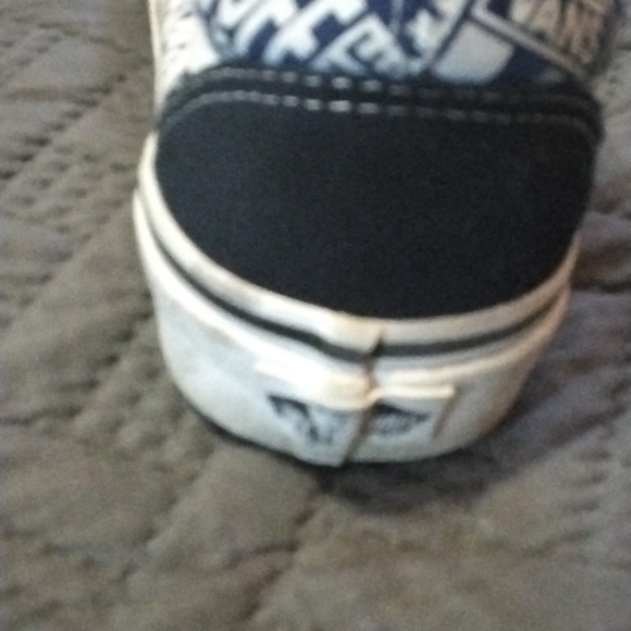 Vans - Picture 4 of 6